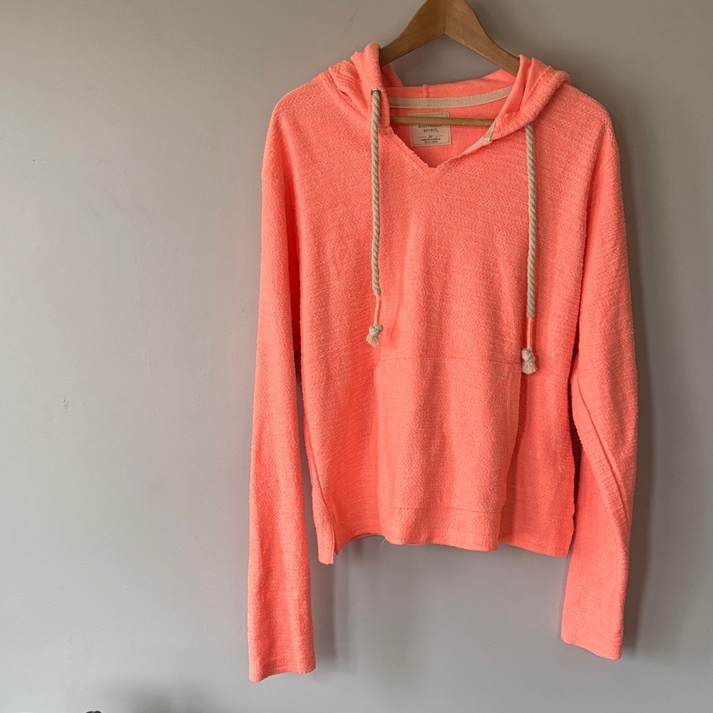 Southern Spirit Coral Hoodie – Women’s Medium Coastal Casual